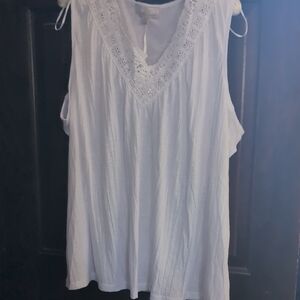 Carolyn Taylor White Sleeveless Blouse with Lace Detail